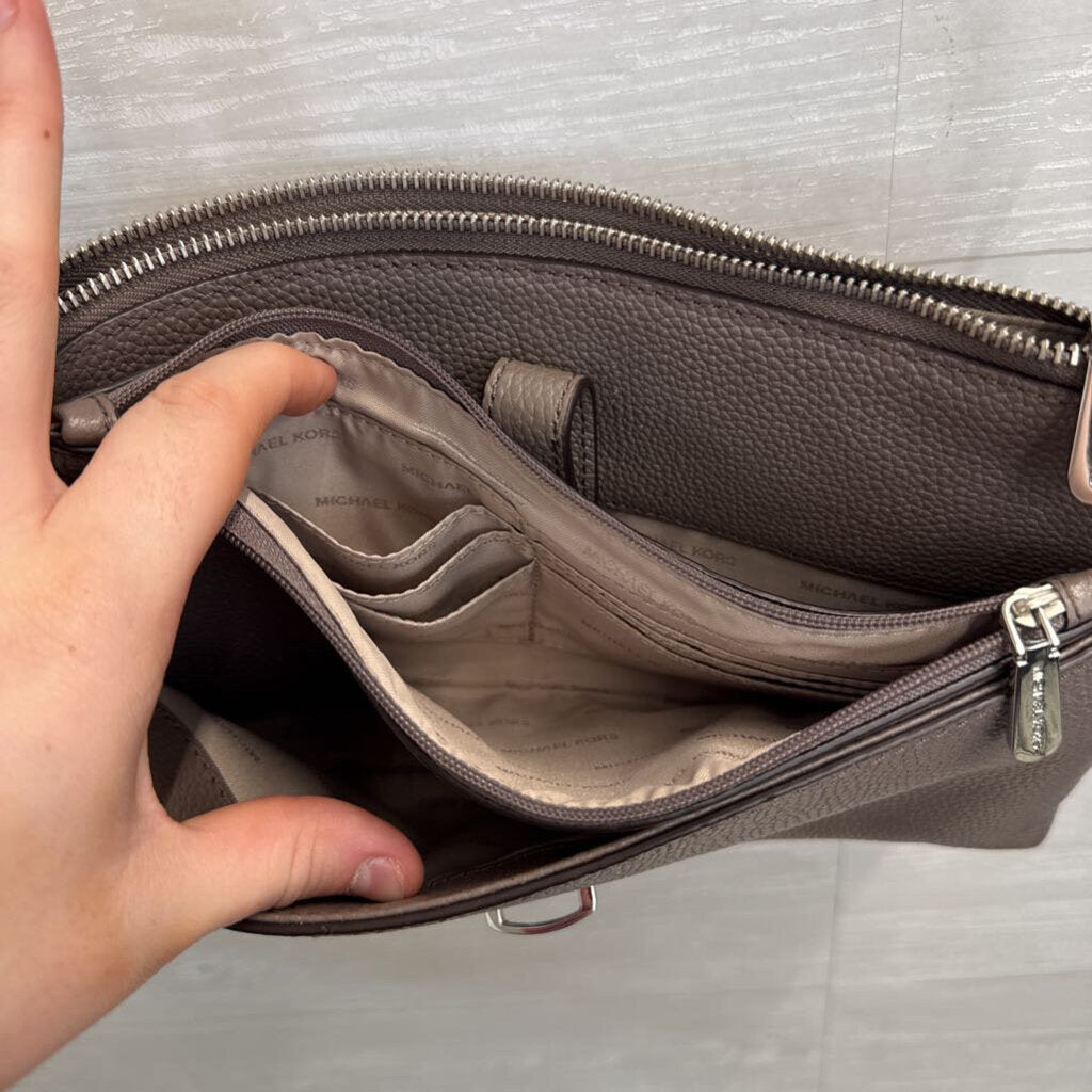 Michael Kors Grey Pebbled Leather Mercer Large Snap Pocket Crossbody Purse