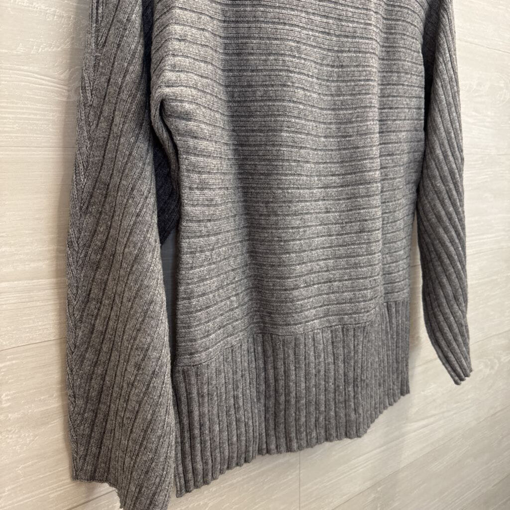 Moth Grey Turtleneck Sweater Small