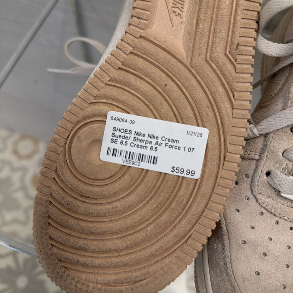 Nike Cream Suede/ Sherpa Air Force 1 07 SE 6.5