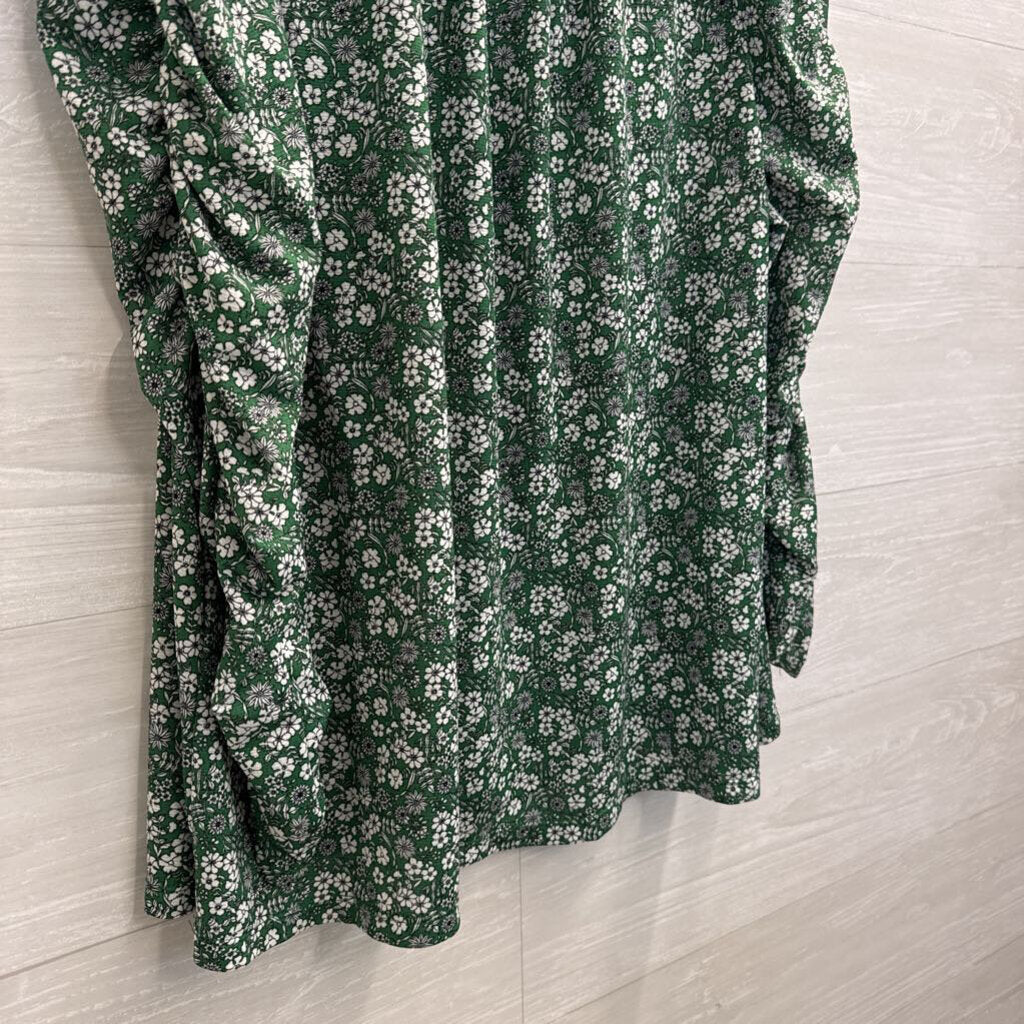 Max Studio Green/ White Floral Print Short Ruffle Sleeve Top 1X