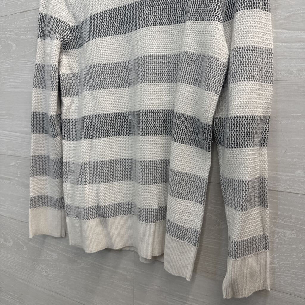 Market and Spruce White/ Grey Textured Striped Long Sleeve Top Medium