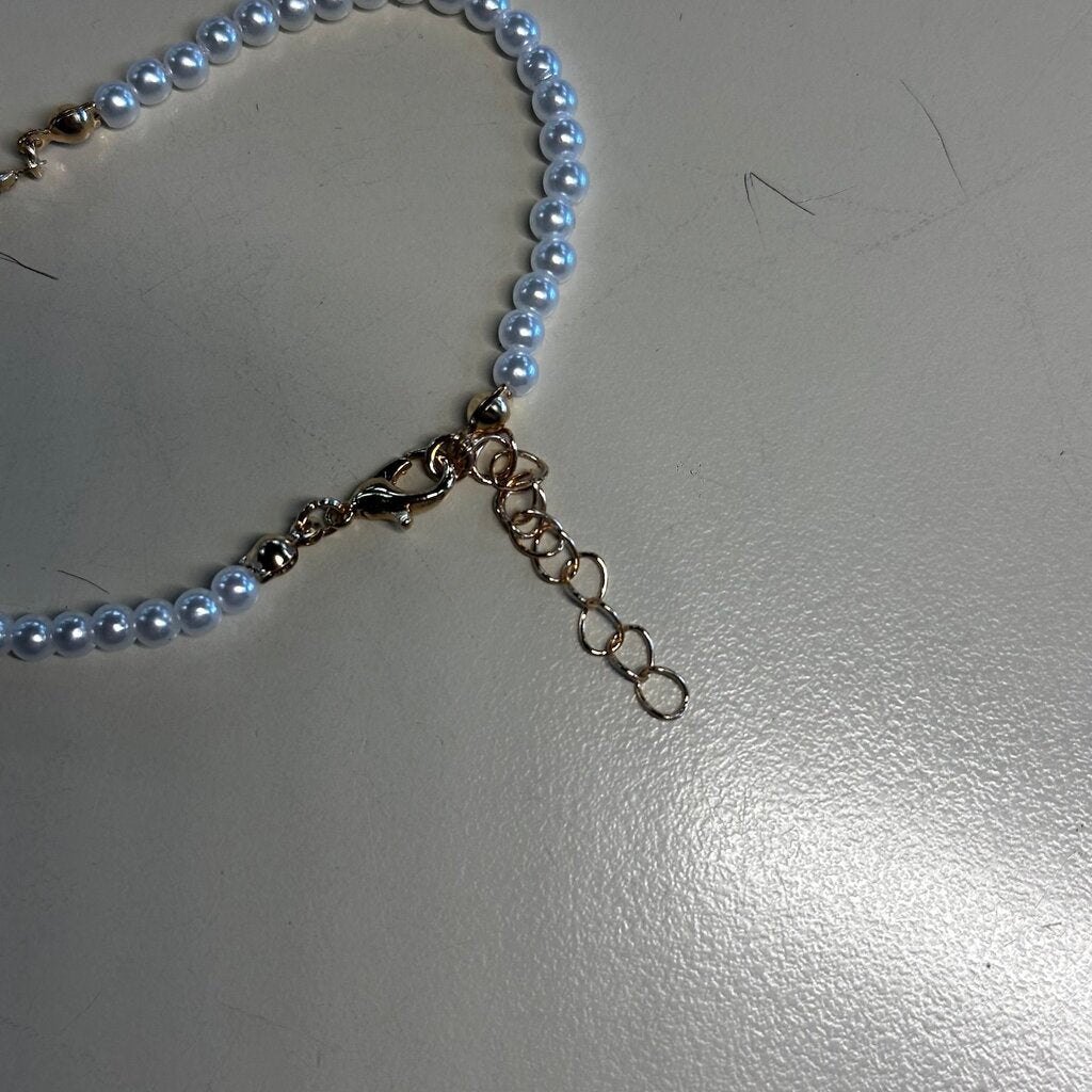 Pearl and Gold Toned Clasp Bracelet