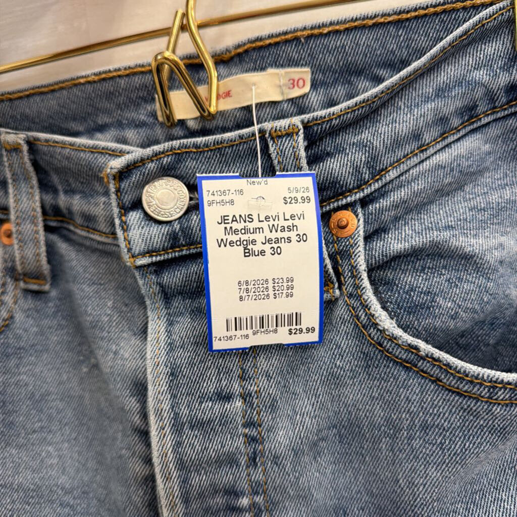 Levi Medium Wash Wedgie Jeans 30
