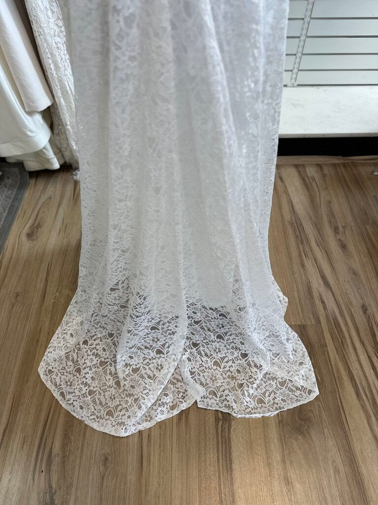 Ivory Lace Long Sleeve Bridal Gown Medium