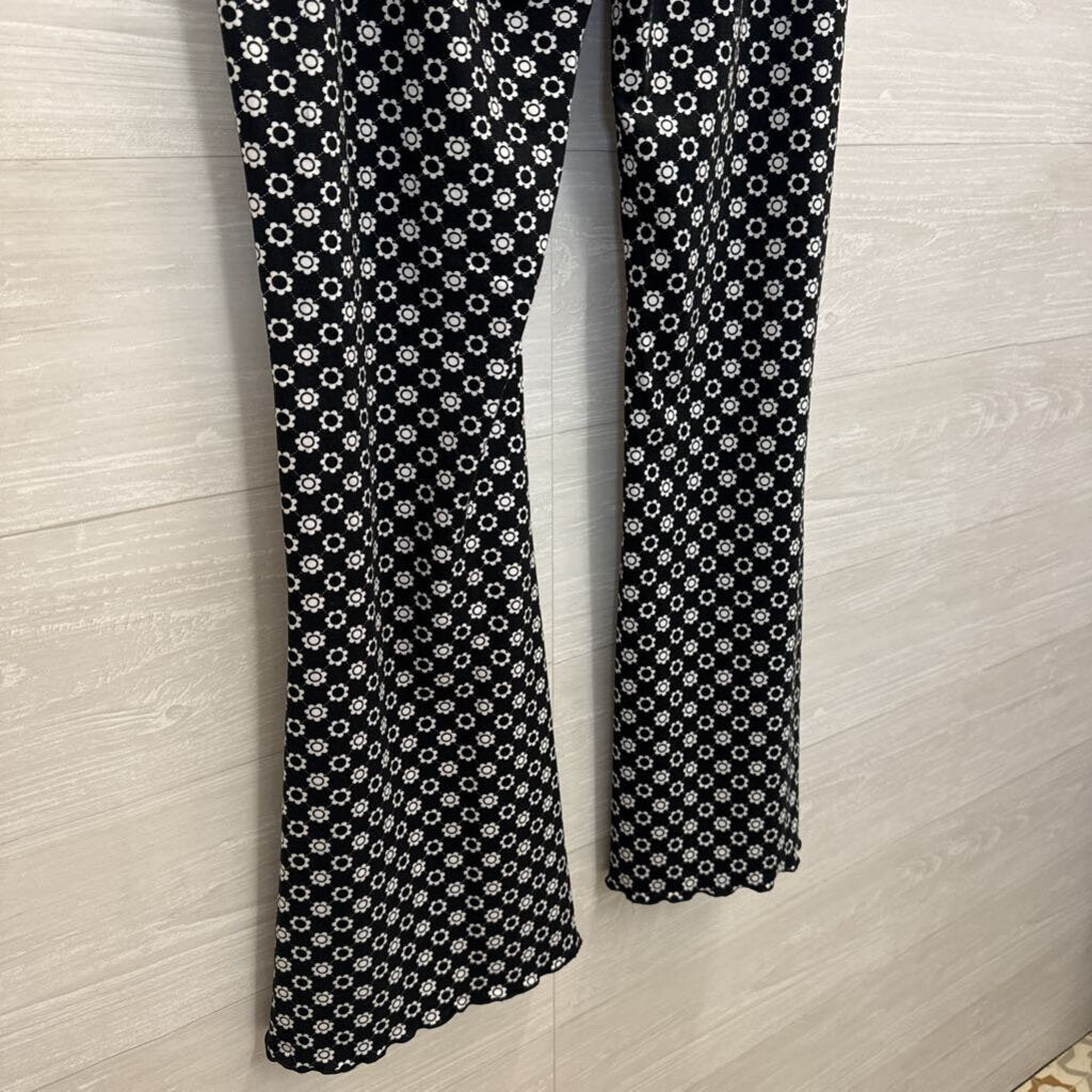 So Black/ White Flower Print Flare Leg Pull On Pants Extra Large