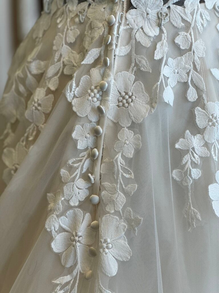 Allure Bridal Ivory Lace A Line Bridal Gown 6