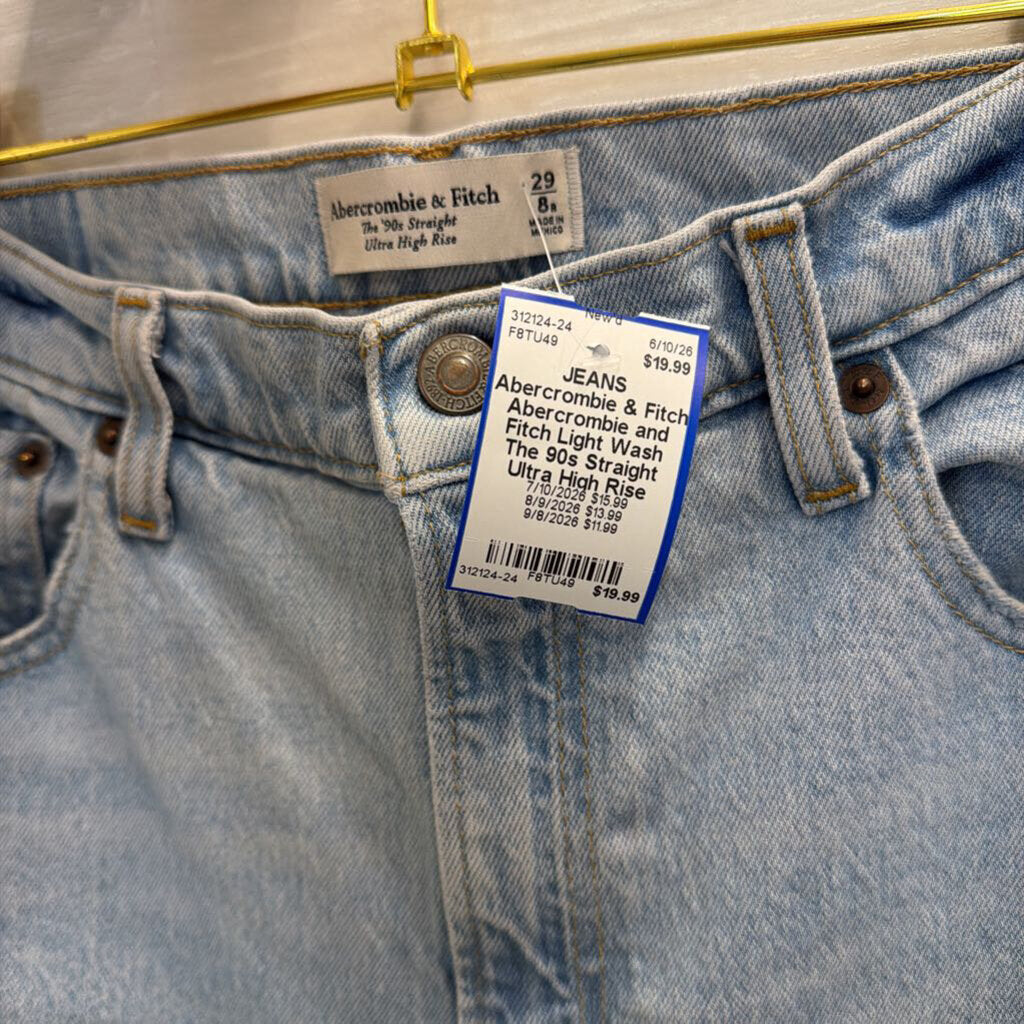 Abercrombie and Fitch Light Wash The 90s Straight Ultra High Rise Jeans 29