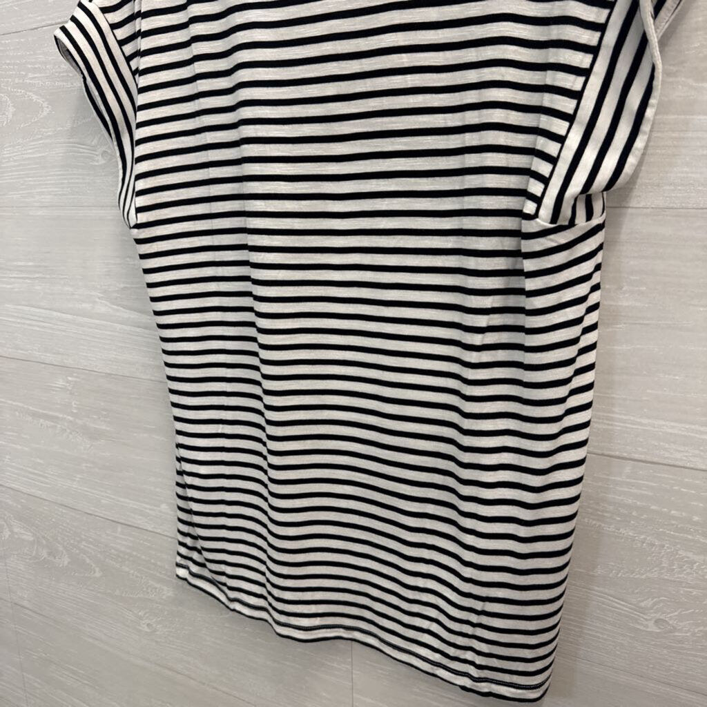 White House Black Market Striped V-Neck T-Shirt Medium