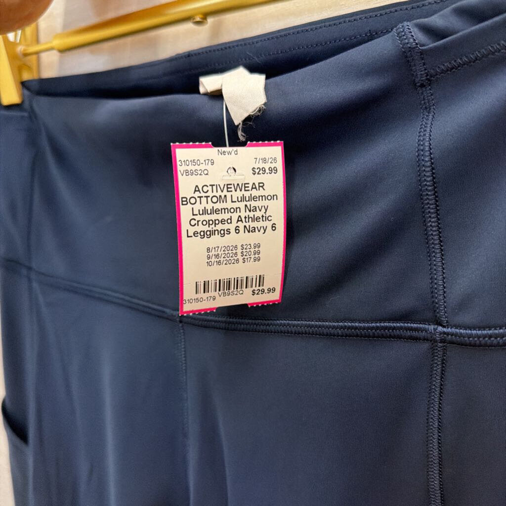 Lululemon Navy Cropped Athletic Leggings 6