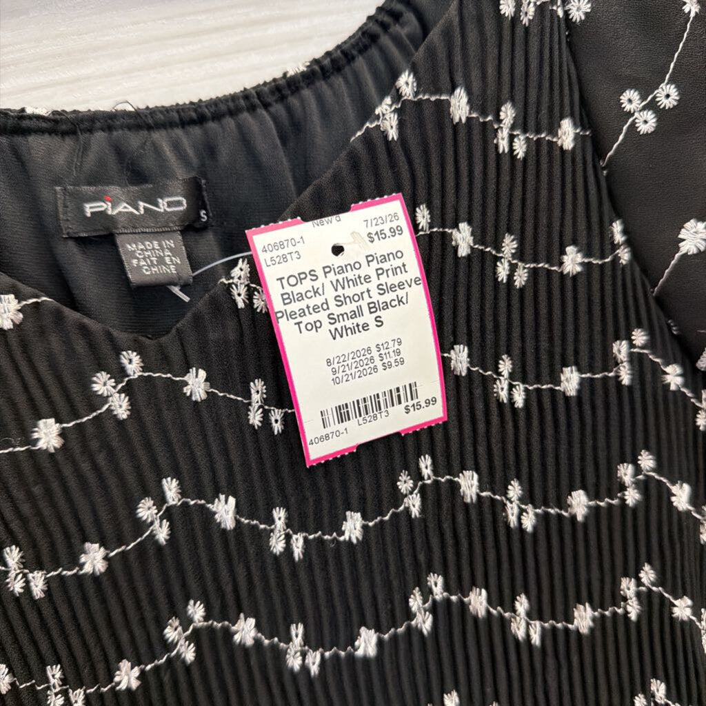 Piano Black/ White Print Pleated Short Sleeve Top Small