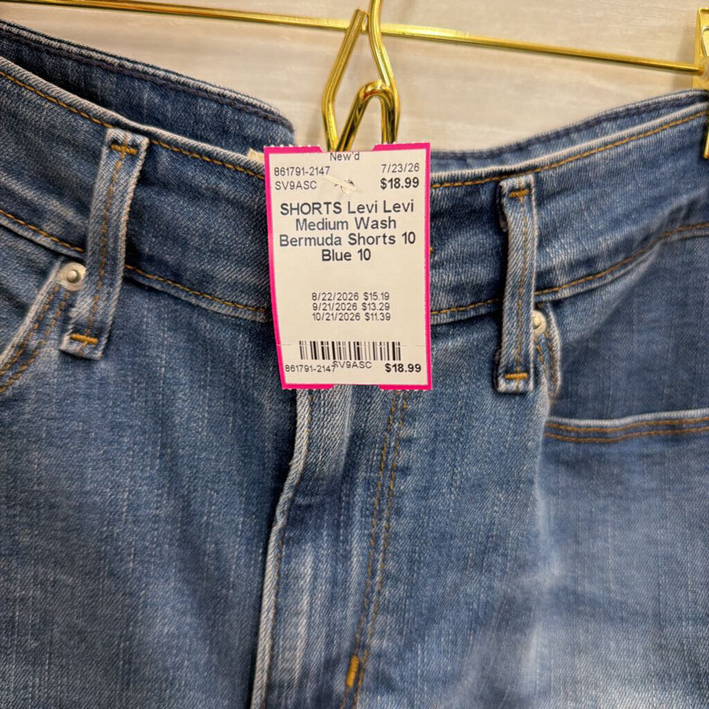 Levi Medium Wash Bermuda Shorts 10
