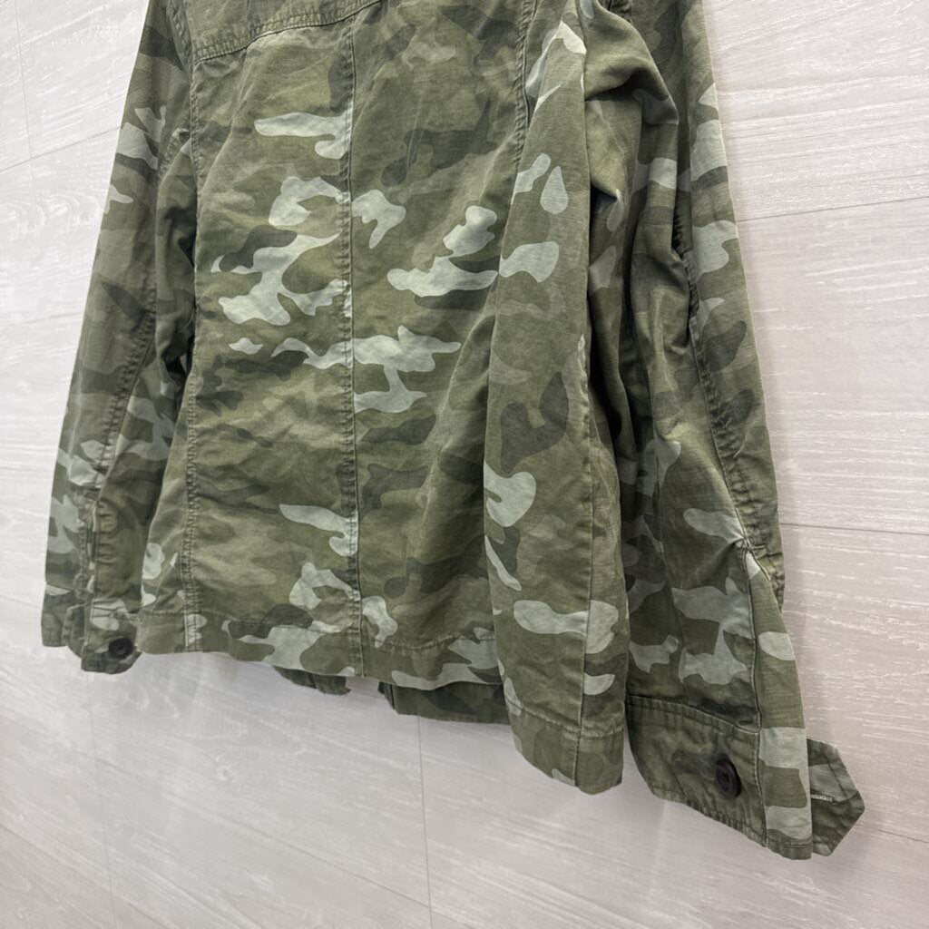 Gap Green Camo Print Shacket Large