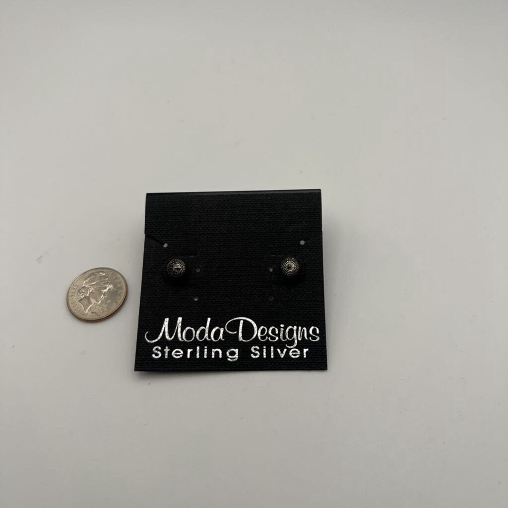 Moda Designs Silver Stud Earrings