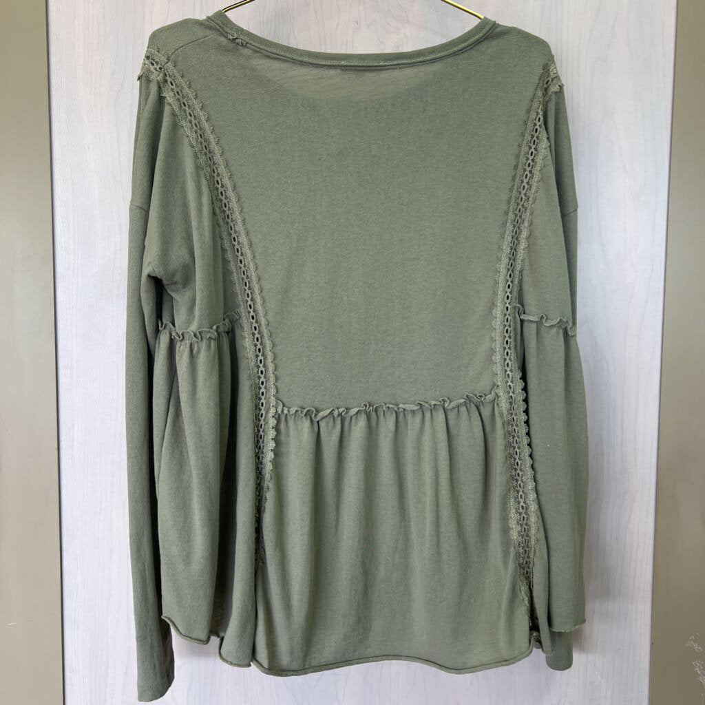 Sage Green Ruffled Bottom Lace Trim Longsleeve Top Size Large