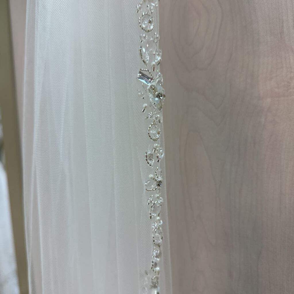 One Tier Veil Lace Accent Edge 6804