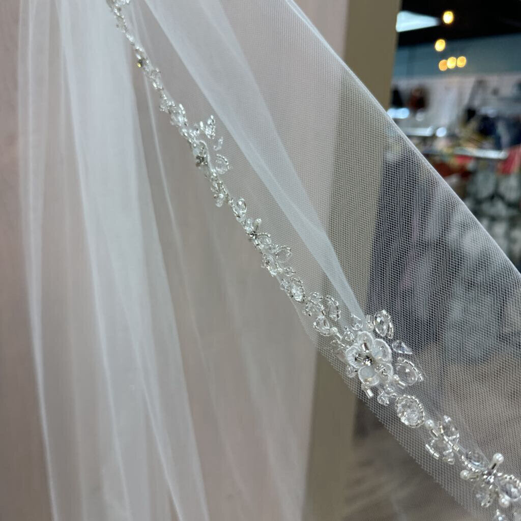 One Tier Veil Lace Accent Edge 6804