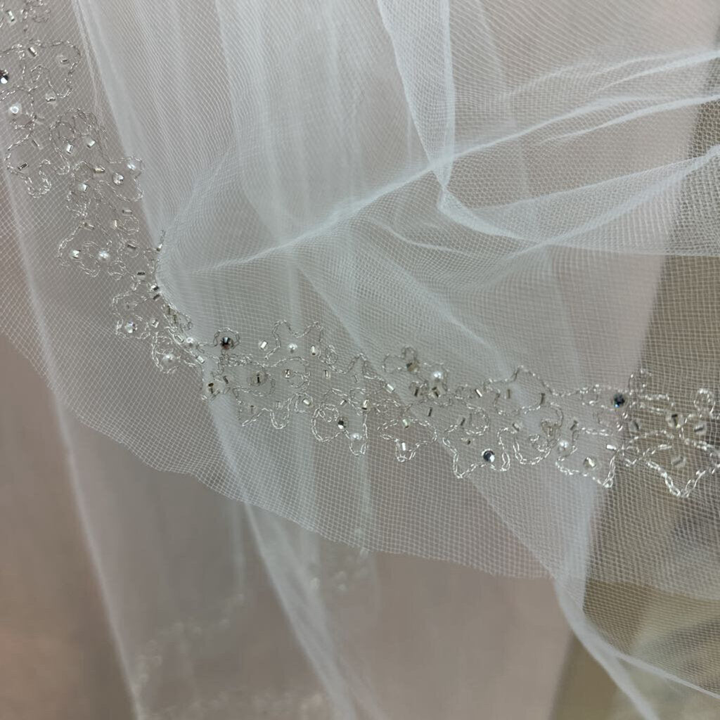 Ivory Silver Embroidered Fingertip Veil