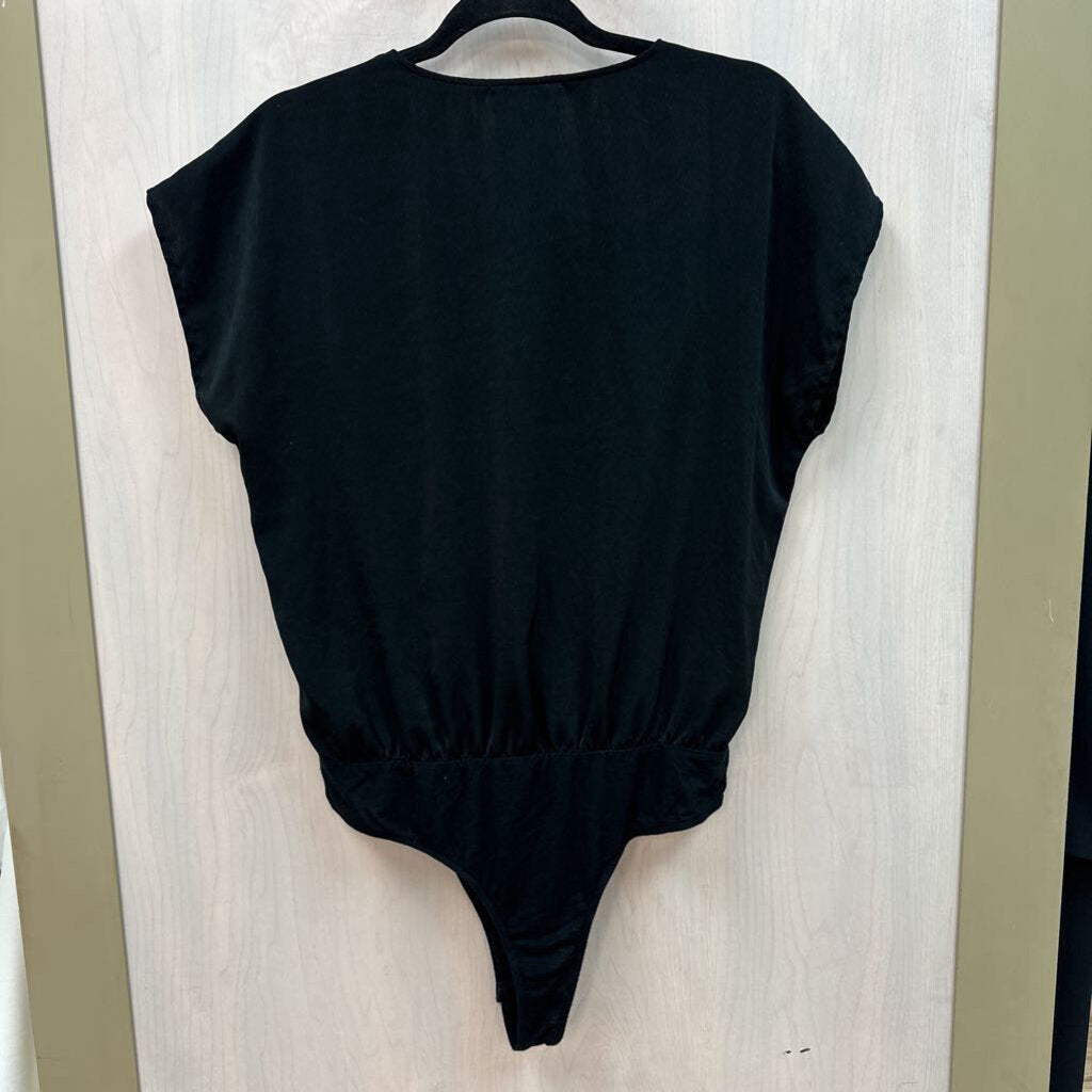 Gilli Shortsleeve Wrap Bodysuit Large