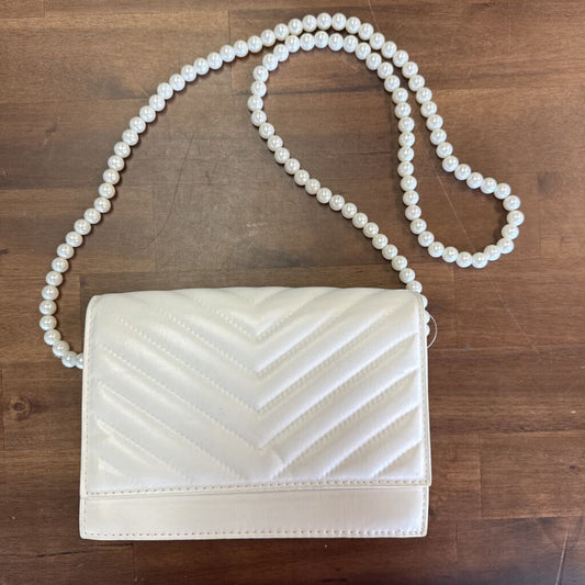 White Cross Body Purse With Pearl Strap