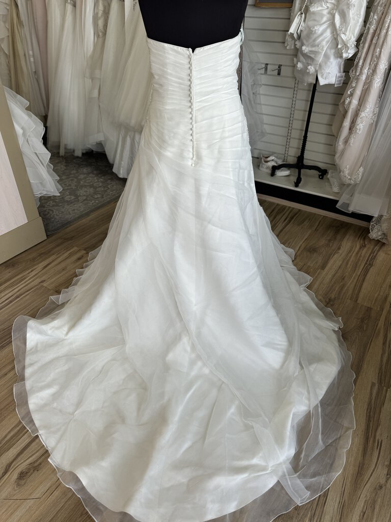 Ivory Organza Fitted Strapless Gown 24W