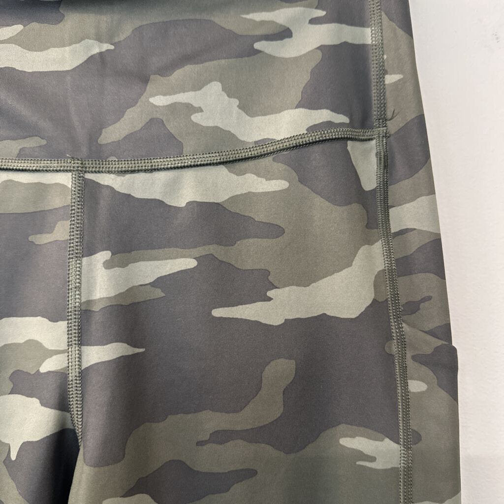 Athleta Green Camo Cropped Leggings Small