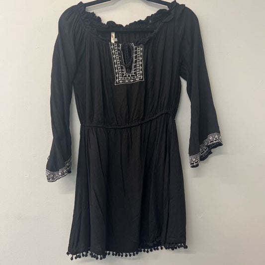 True Destiny Black/ White Embroidered Detail Off Shoulder Dress Small