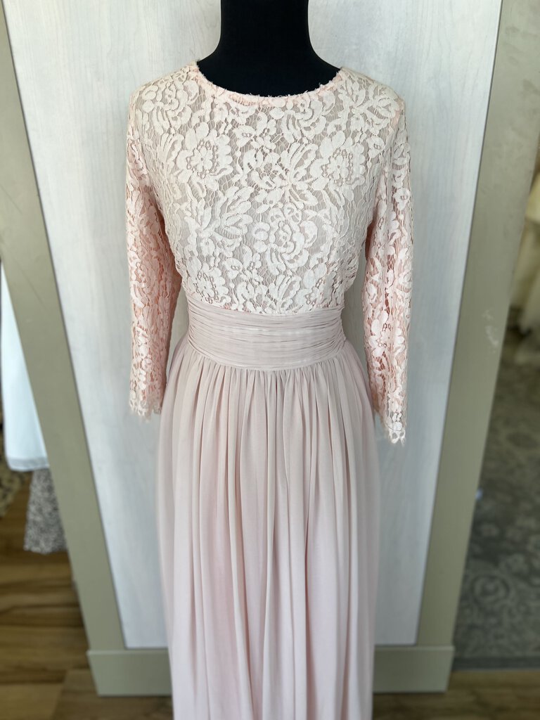 Dainty Jewells Lace/Chiffon Gown Medium