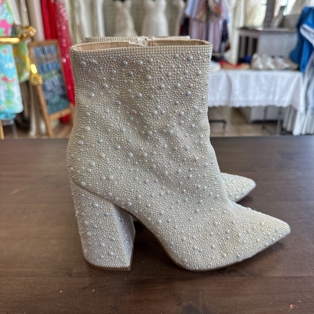 Steve Madden Nelle Pearl Booties 9.0