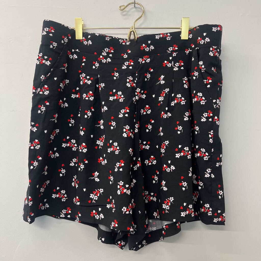 Torrid Black/ Red Flower Print Shorts 1X NWT