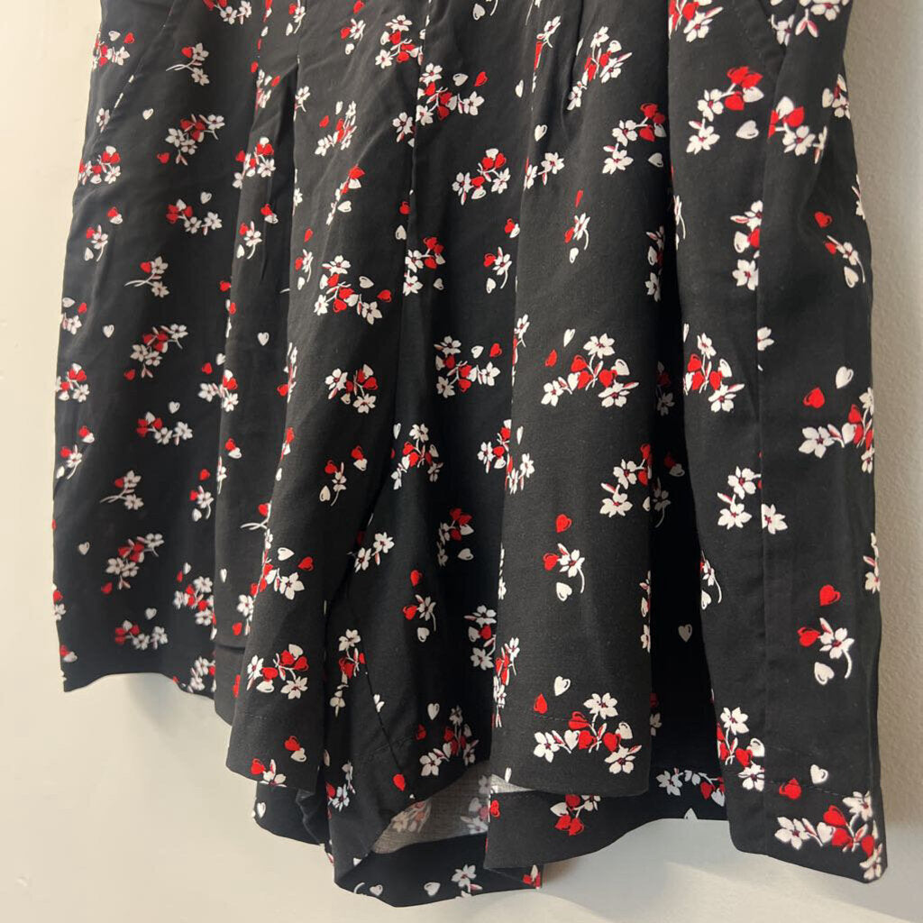 Torrid Black/ Red Flower Print Shorts 1X NWT