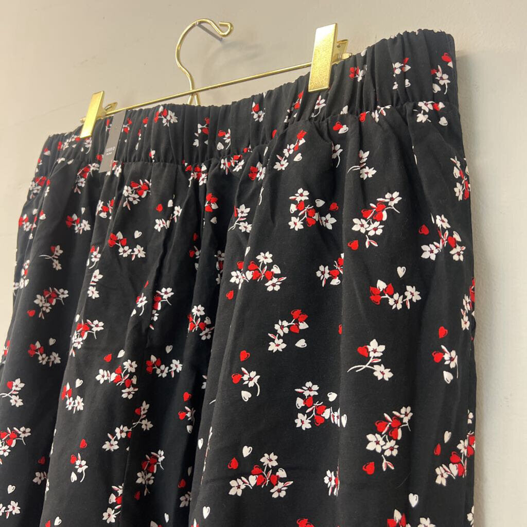 Torrid Black/ Red Flower Print Shorts 1X NWT