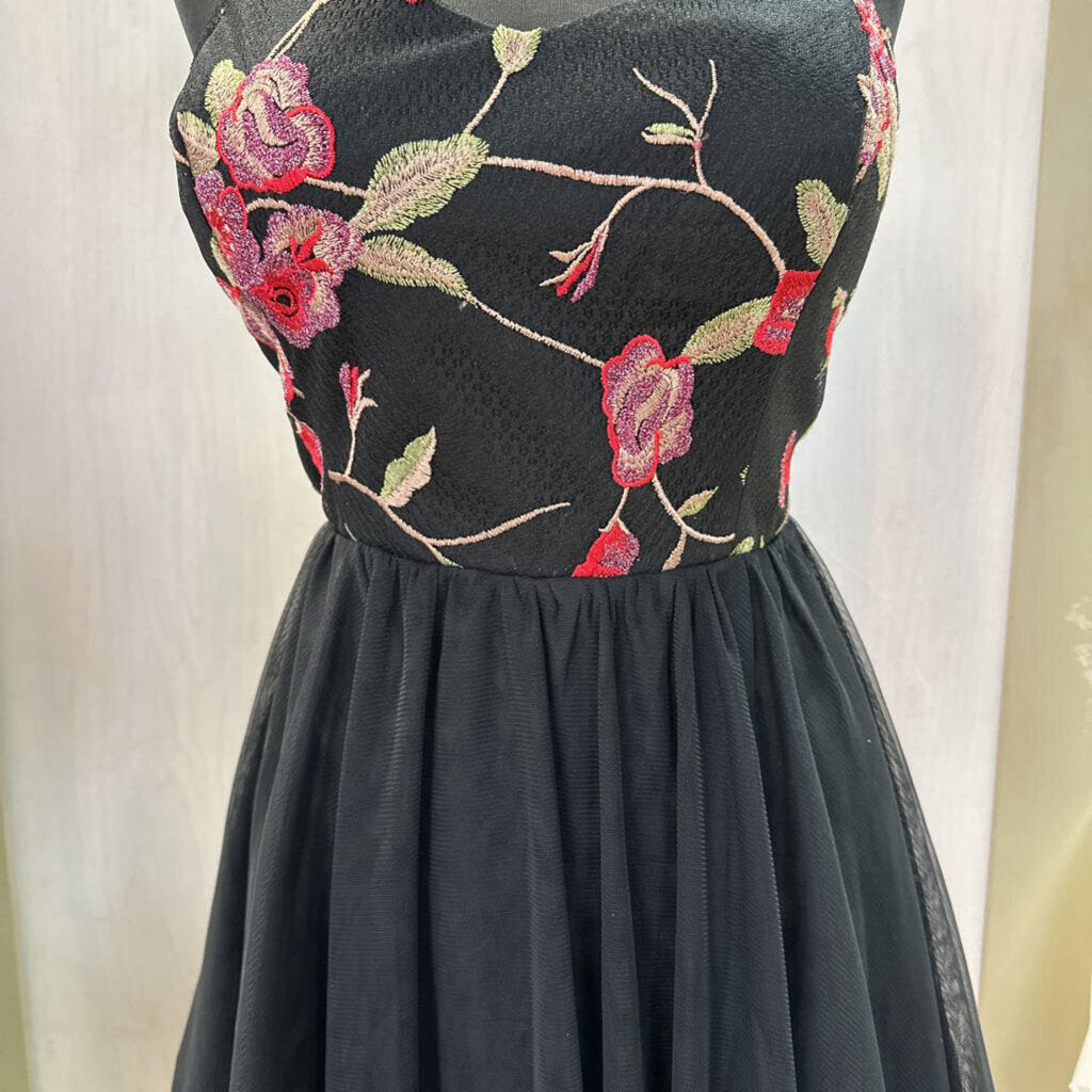 Black/Red Floral Brocade Homecoming Dress Medium