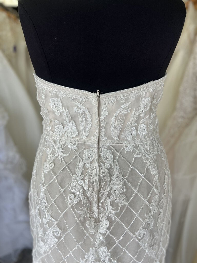 NWT Oleg Cassini Strapless Beaded Lace Bridal Gown 24W