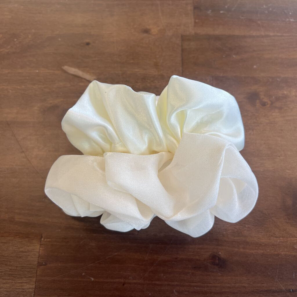 Cream Double Scrunchie Set