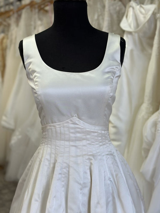 Vintage Amsale Pleat Detail Wedding Gown 10