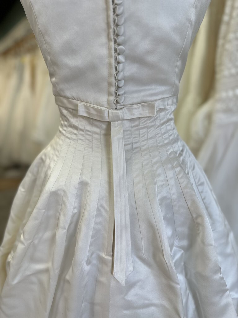 Vintage Amsale Pleat Detail Wedding Gown 10