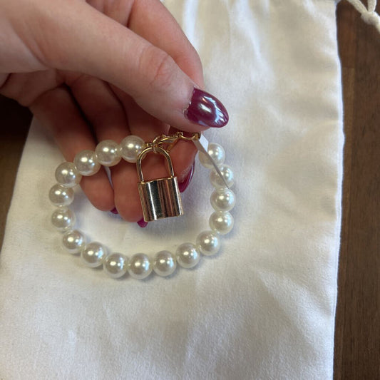 Chunky Pearl Bracelet With Gold Lock