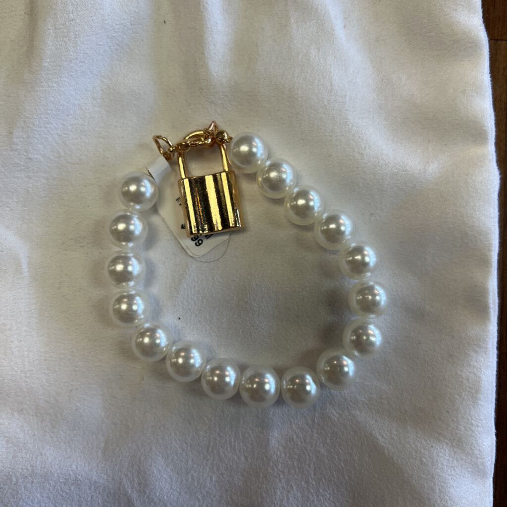 Chunky Pearl Bracelet With Gold Lock