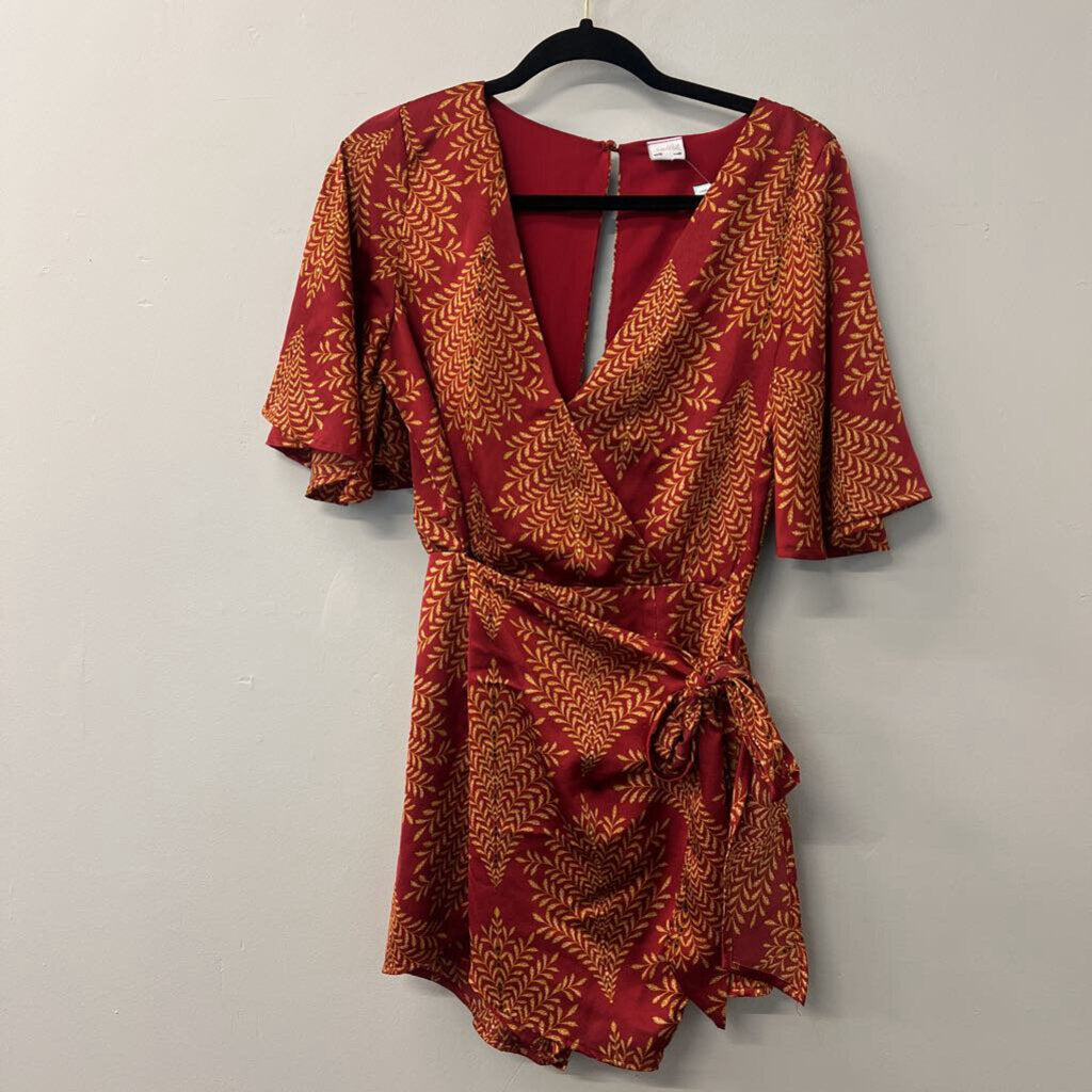 Selfie Leslie Silky Red/ Gold Print Romper Medium