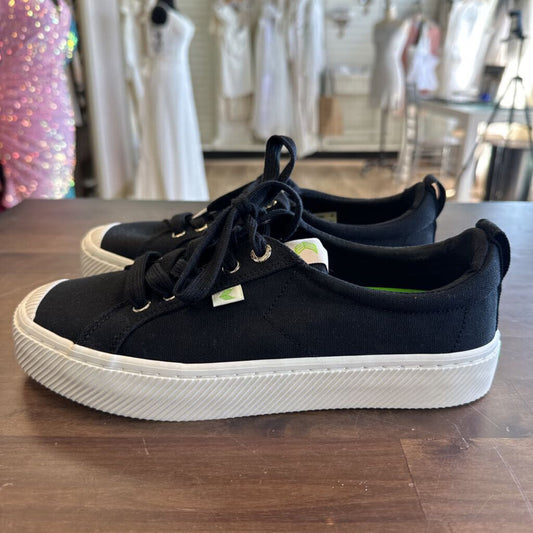 Cariuma OCA Low Canvas Sneakers 8.0