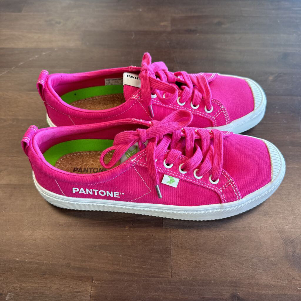 Cariuma OCA Low Viva Magenta Canvas Sneaker 8.0