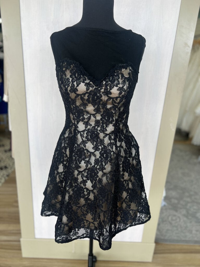 NWT La Femme 19842 Illusion Back Lace Dress 6