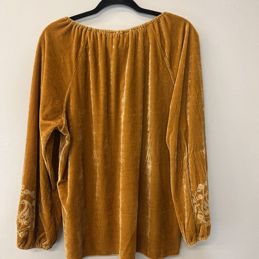 NWT Paparazzi Velvet Embroidered Tunic Top Large