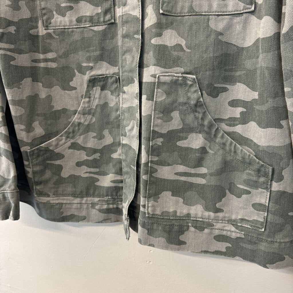 Universal Thread Camo Snap Front Jacket Large