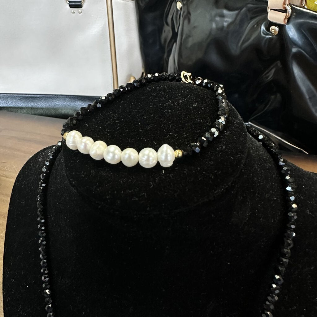 Black Stone and Pearl Jewelry Set