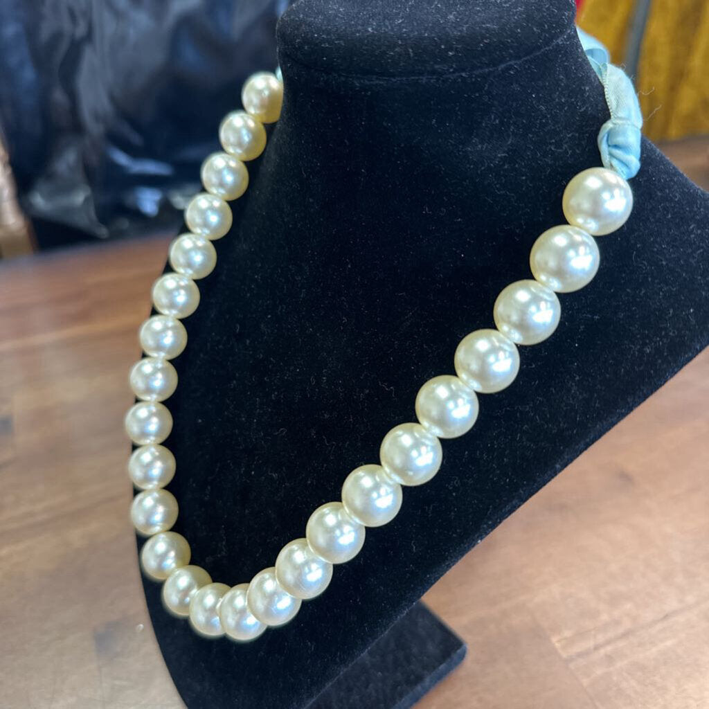 Blue Ribbon Pearl Choker