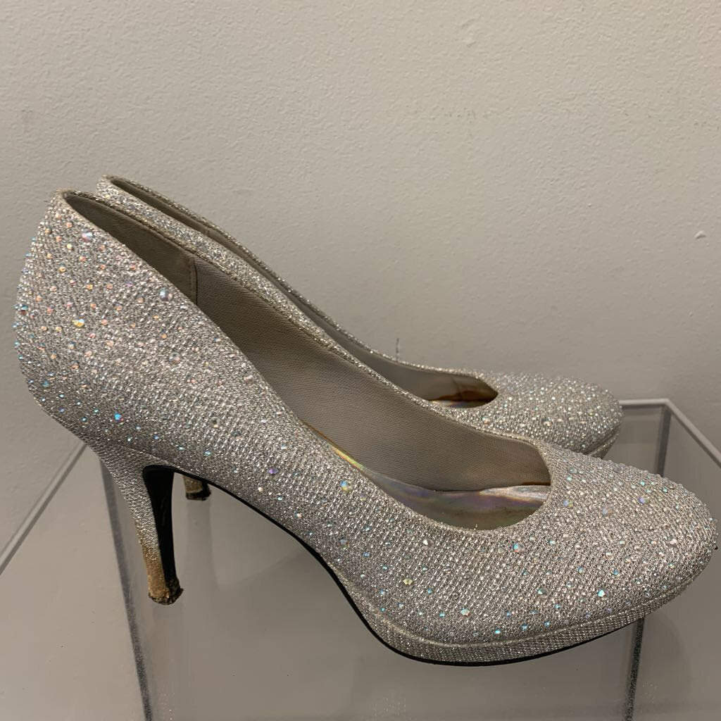 Silver Slipper Silver Sparkly Closed Toe Heels 10