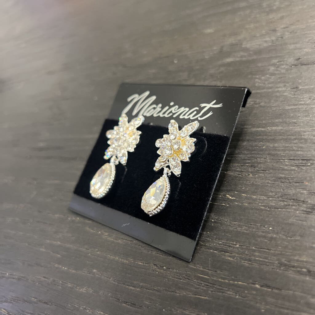 Marionat Leaf Shape Drop Earrings