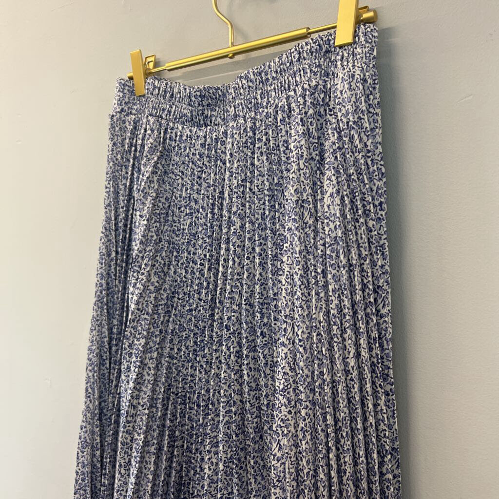 Calirta Blue/ White Flower Print Pleated Midi Skirt Medium