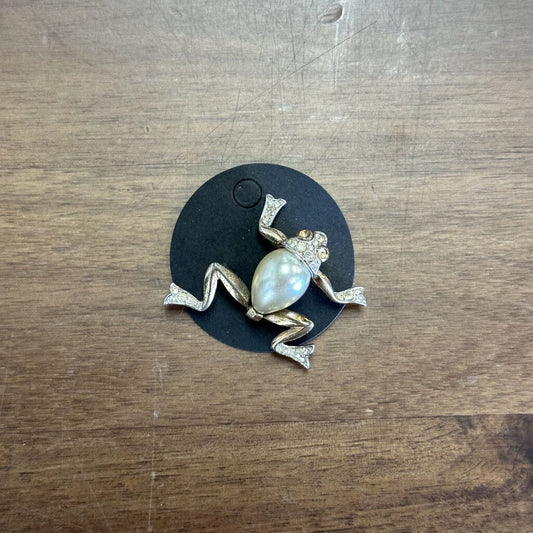 Vintage Trifari Gold/ Pearl Frog Pin